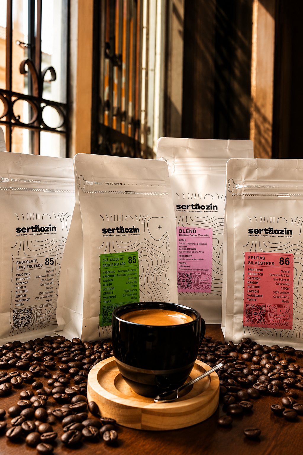 Cafés especiais e xícara da Maló Café